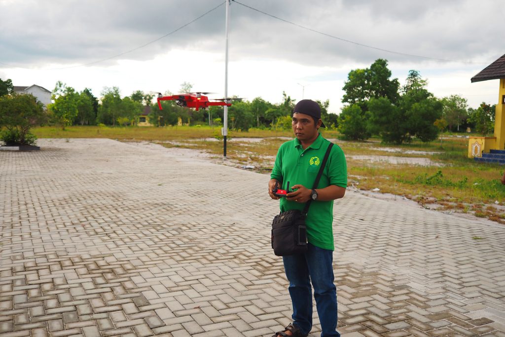 Latihan Drone Lapangan Bola Mayak oleh PT. Digital Global Eksplorasi Indonesia