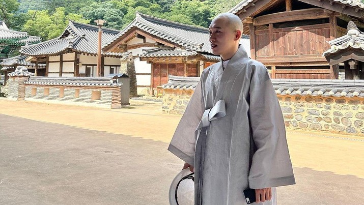 biksu-ganteng-yang-viral-di-korea-instagramkkochsnim_169